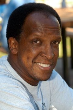 Dorian Harewood interpreta Tommy