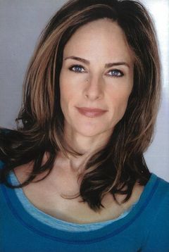 Jodi Harris interpreta Cheer Coach
