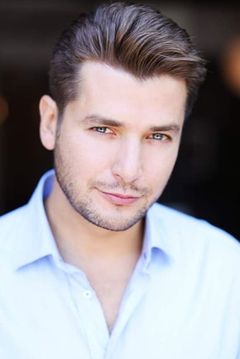Alex Kudrytsky interpreta Maxim