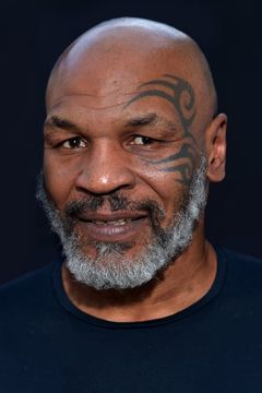 Mike Tyson interpreta Frank (Constructor)