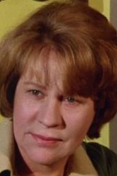 Mona Bruce interpreta Josie Dawes