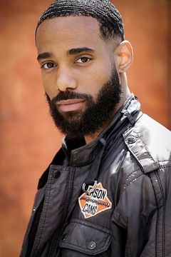 Philemon Chambers interpreta Augustus