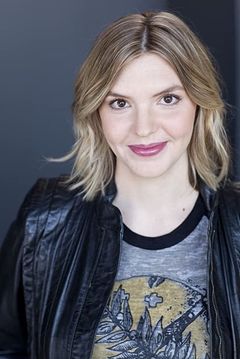 Mindy Fay Parks interpreta Nurse