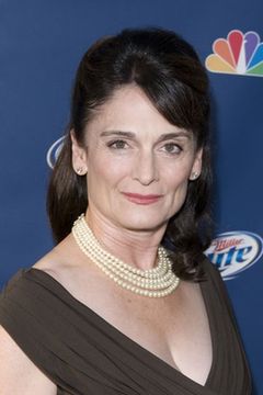 Cristine Rose interpreta Sloane / Curtis Attorney