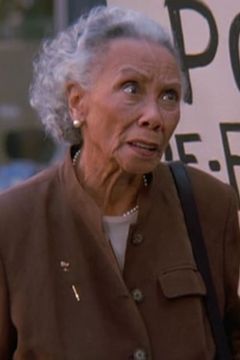 Montrose Hagins interpreta Charlene's Neighbor