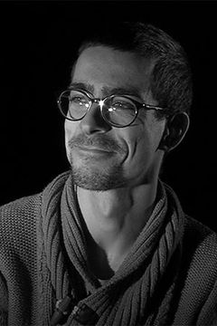 Maxime Rignol interpreta Prisoner (uncredited)