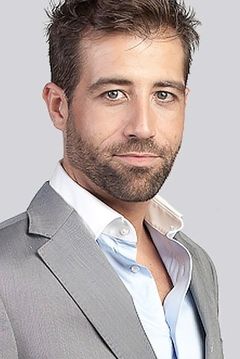 Leandro Rivera interpreta Production Assistant