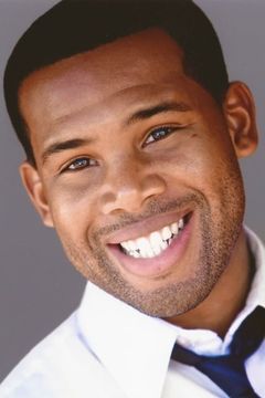 Marc Barnes interpreta Frankie