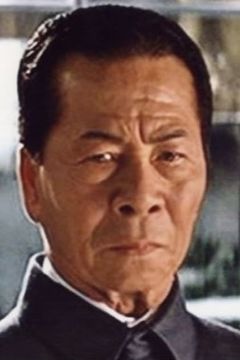 Daryl Kwan interpreta Eddy