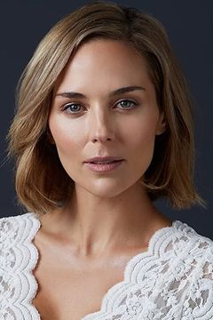 Tanya van Graan interpreta Sonya (uncredited)