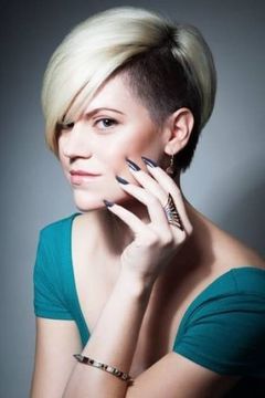 Kelly Rae LeGault interpreta Switchboard Operator #2