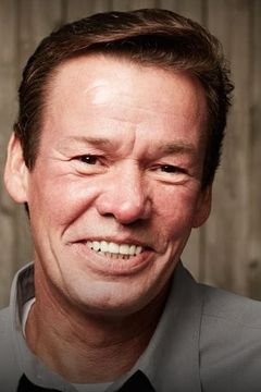 Arthur Wahlberg interpreta Uncle Archie