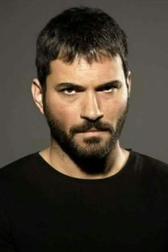Serdar Özer interpreta Serhat