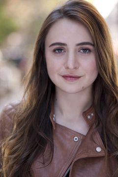 Tatienne Hendricks-Tellefsen interpreta Paulie’s Goomar