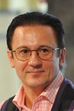 Oleg Menshikov interpreta Aleksei Golovin