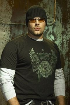 Paul Teutul, Jr. interpreta Mike