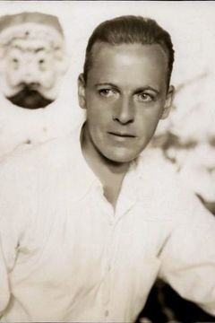 Edward Earle interpreta Colonel Washburn