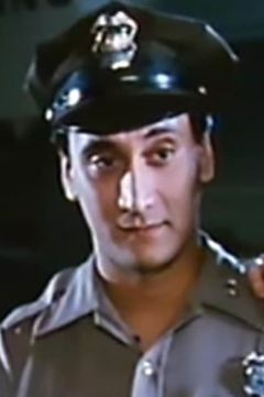 Raul San interpreta Cop