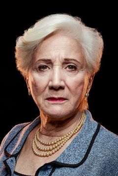 Olympia Dukakis interpreta Olympia Dukakis (uncredited)