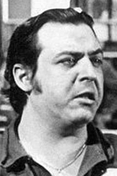 Luigi Uzzo interpreta Gustavo