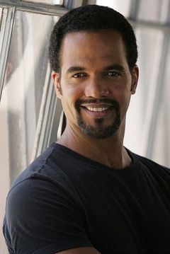 Kristoff St. John interpreta Sonny