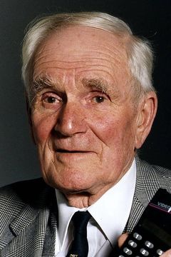 Desmond Llewelyn interpreta Q