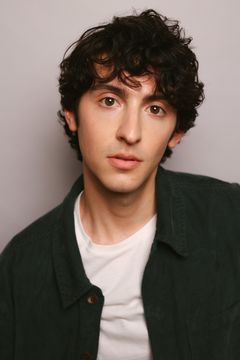 Jake Berne interpreta Felix