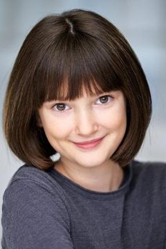 Ella Ryan Quinn interpreta Beatrice