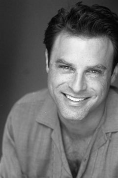 Tony Crane interpreta Teenage Boy