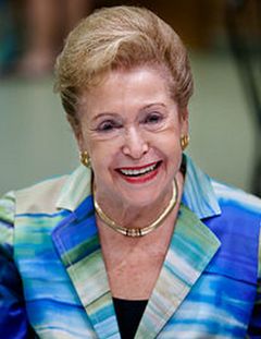 Mary Higgins interpreta Laura's Friend