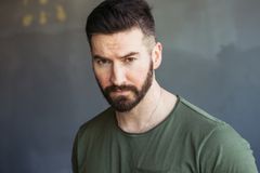Garrett Hines interpreta Mike's Dad