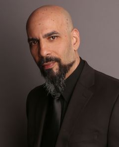 A. Manuel Miranda interpreta Ancient Mine Soldier