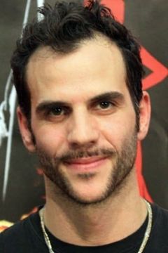 Yan Duffas interpreta Maurice de Nexon