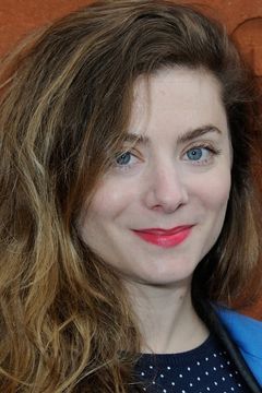 Sarah Suco interpreta Julie Charpentier, the punk
