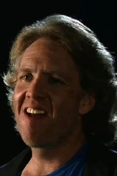 Barry Lynch interpreta Simon