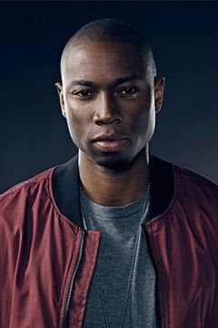 Robbie Jones interpreta Quentin Fields