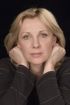 Elena Yakovleva interpreta Irina