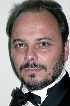 Pierre-Marie Rochefort-Schneider interpreta Gestapo Agent
