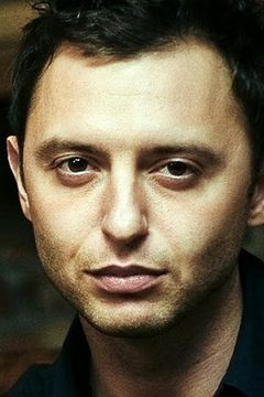 Roman Bilyk interpreta Mayk Naumenko