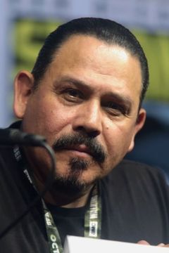 Emilio Rivera interpreta Garza