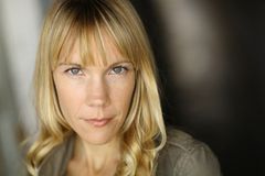 Jennifer Lutheran interpreta Jen (archive footage)