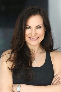 Lisa Stevens interpreta Female Masquerade Dancer