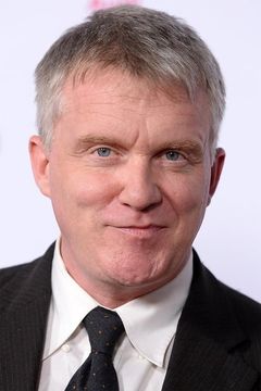 Anthony Michael Hall interpreta Rusty Griswold