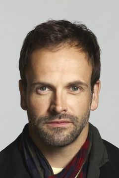 Jonny Lee Miller interpreta Sherlock Holmes