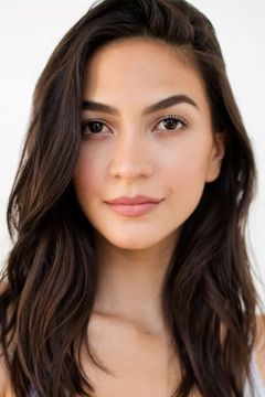 Natalee Linez interpreta Gina Gosian