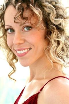 Rebecca Reichert interpreta Girlfriend