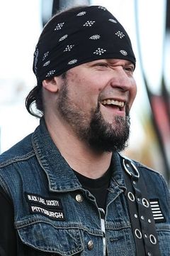 Nick Catanese interpreta Xander Cummins