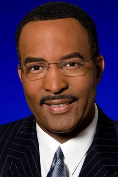 Ukee Washington interpreta Off-Screen TV Anchor (voice)