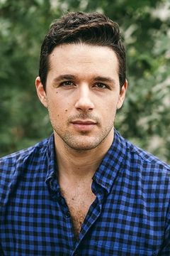 Marc Bendavid interpreta Donovan Davenport