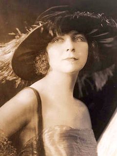 Adda Gleason interpreta Mrs. Miller (uncredited)